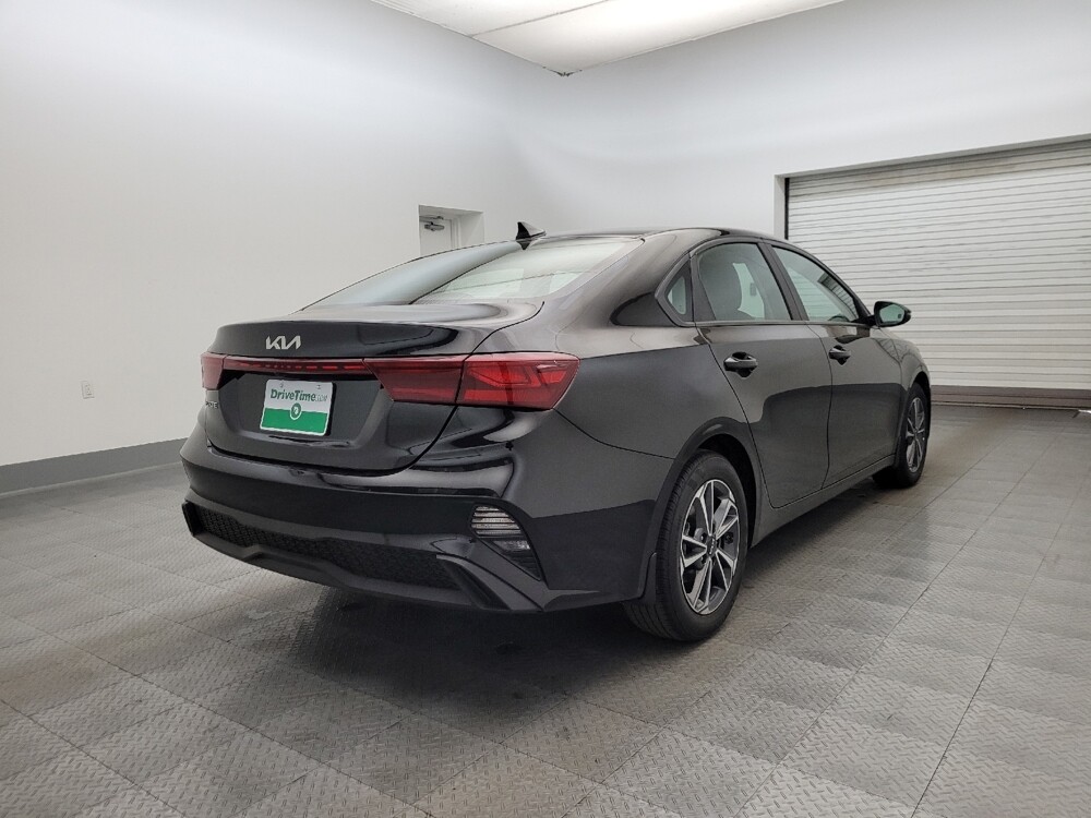 2024 Kia Forte in Mesa, AZ 85210 - 18116644 9