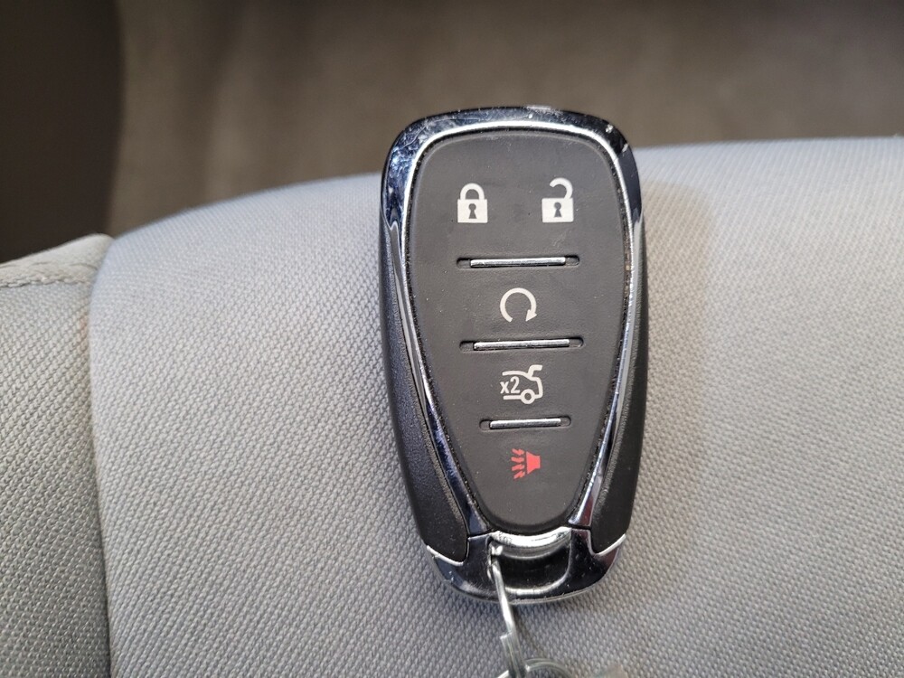 2020 Chevrolet Malibu in Columbus, OH 43231 - 18116681 32