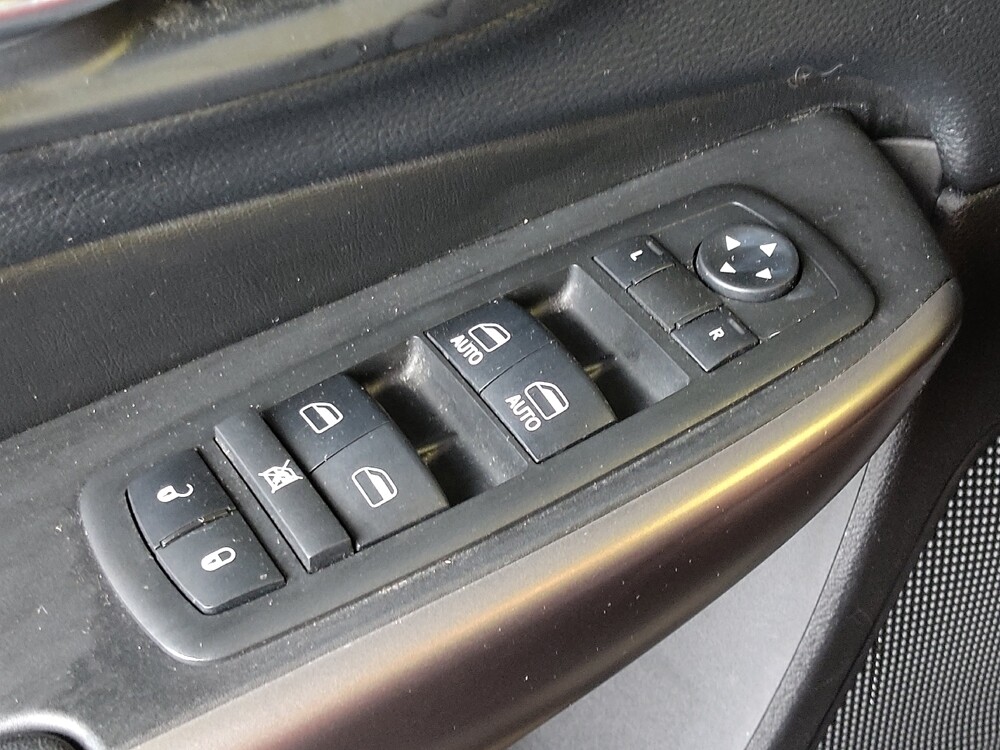 2019 Jeep Cherokee in Houston, TX 77034 - 18116703 27