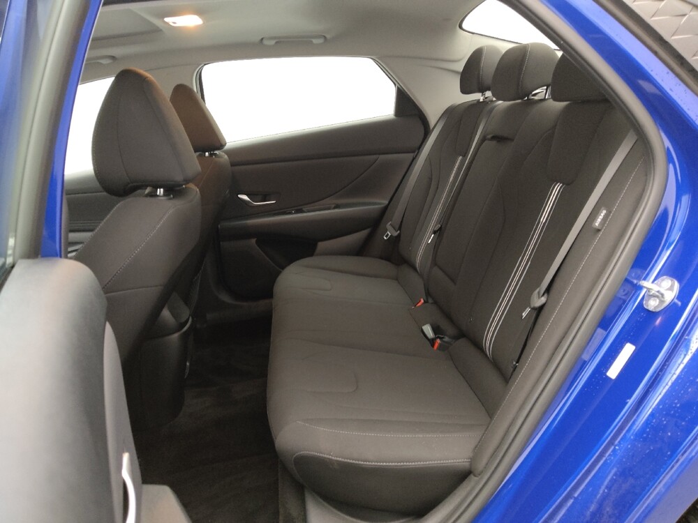 2025 Hyundai Elantra in Topeka, KS 66611 - 18116705 18