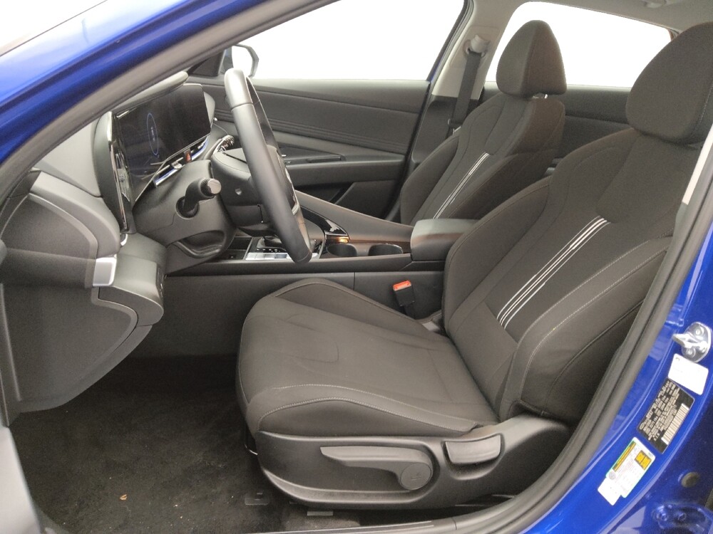 2025 Hyundai Elantra in Topeka, KS 66611 - 18116705 17