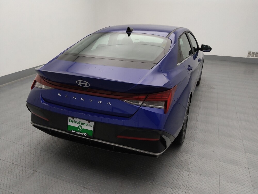 2025 Hyundai Elantra in Topeka, KS 66611 - 18116705 7