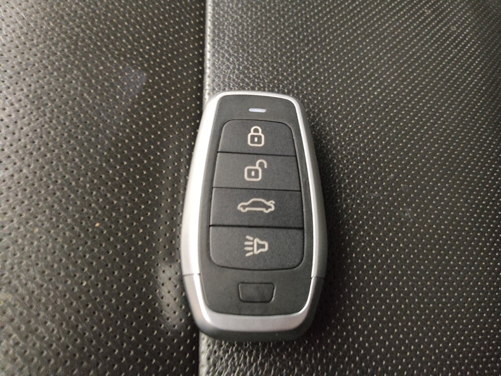 2020 Chevrolet Equinox in Springfield, MO 65807 - 18116770 32