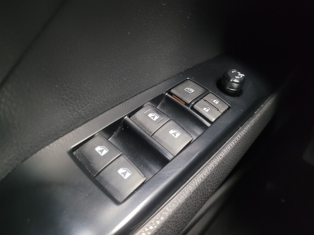 2019 Toyota Camry in Indianapolis, IN 46219 - 18116793 27