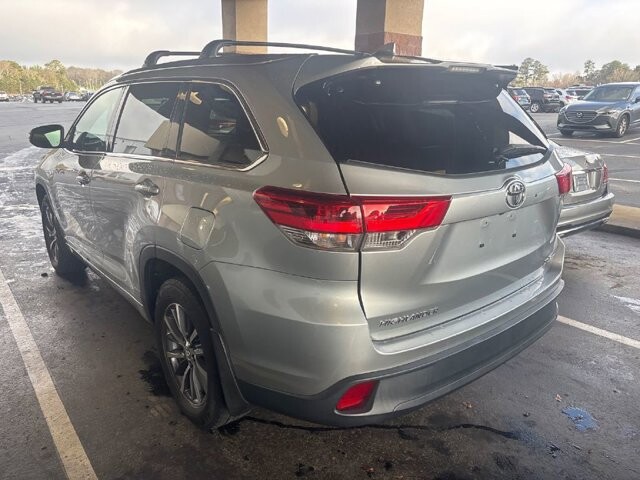 2017 Toyota Highlander in Knoxville, TN 37912 - 18116859 3