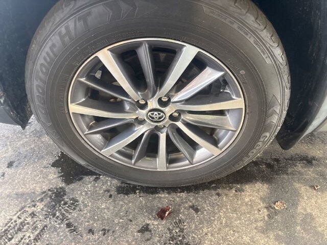 2017 Toyota Highlander in Knoxville, TN 37912 - 18116859 8