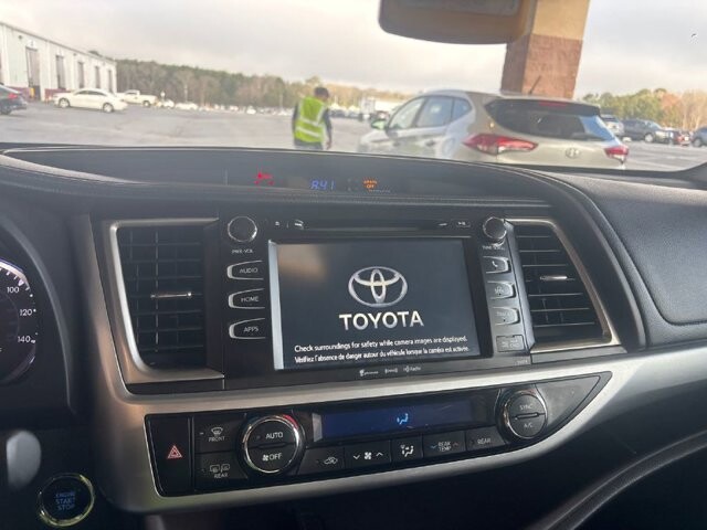2017 Toyota Highlander in Knoxville, TN 37912 - 18116859 2