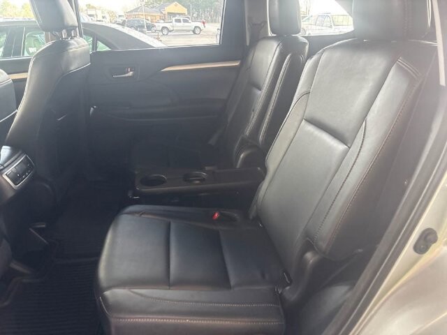 2017 Toyota Highlander in Knoxville, TN 37912 - 18116859 9