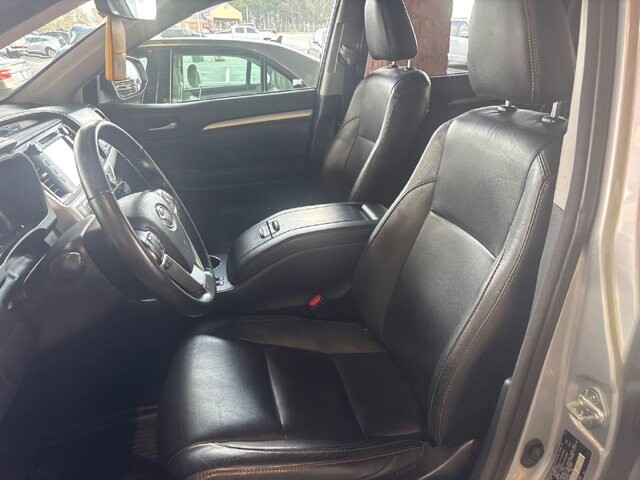 2017 Toyota Highlander in Knoxville, TN 37912 - 18116859 6