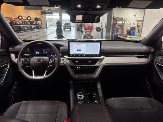 2025 Ford Explorer in Burlington, WI 53105 - 18116874 14