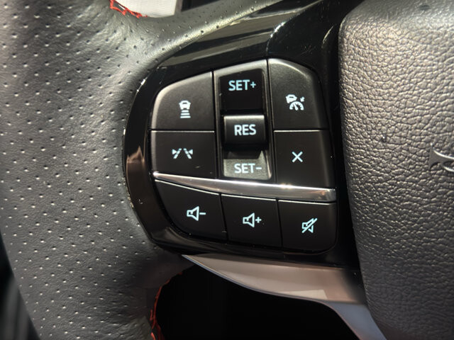 2025 Ford Explorer in Burlington, WI 53105 - 18116874 24