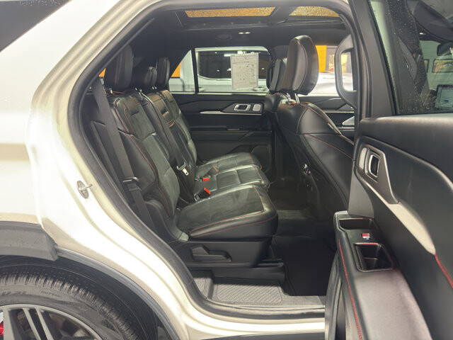 2025 Ford Explorer in Burlington, WI 53105 - 18116874 20