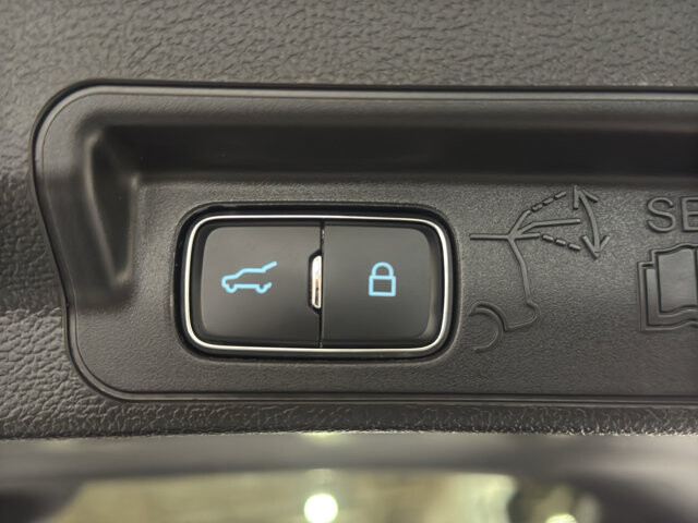 2025 Ford Explorer in Burlington, WI 53105 - 18116874 22