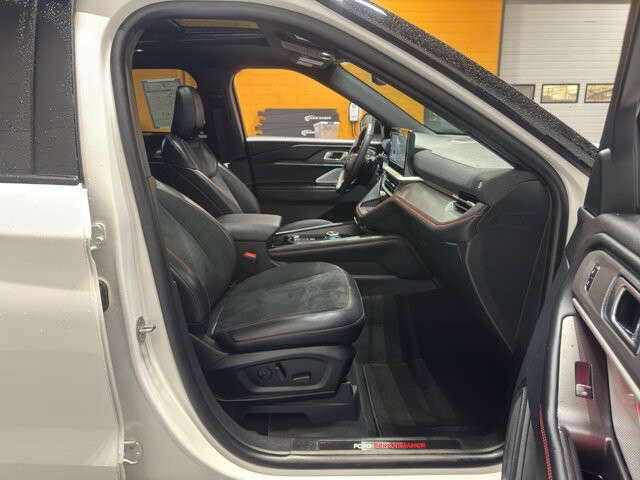 2025 Ford Explorer in Burlington, WI 53105 - 18116874 19