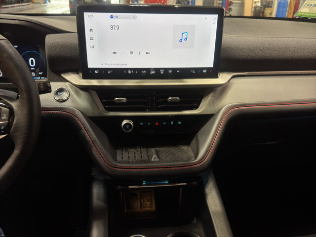 2025 Ford Explorer in Burlington, WI 53105 - 18116874 29