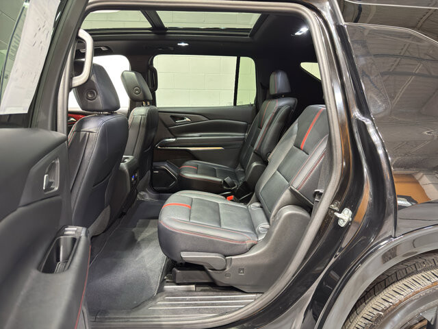 2024 Chevrolet Traverse in Burlington, WI 53105 - 18116880 10