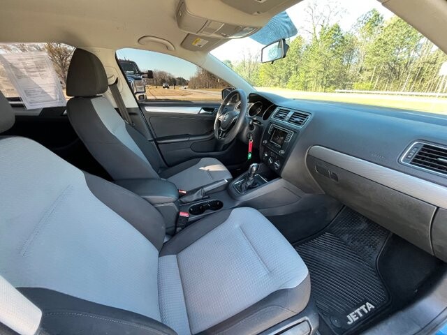2017 Volkswagen Jetta in Flowery Branch, GA 30542 - 18116923 9