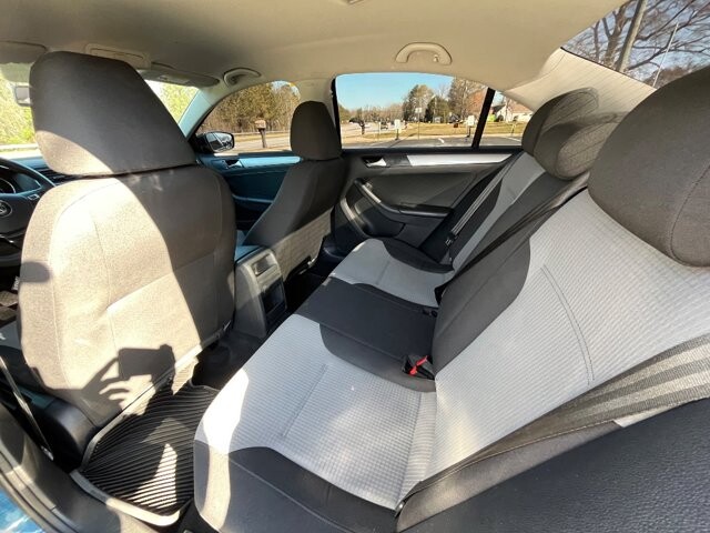 2017 Volkswagen Jetta in Flowery Branch, GA 30542 - 18116923 10