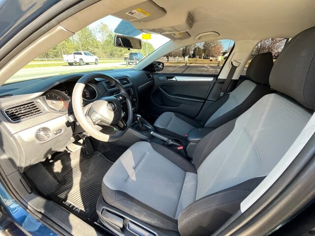 2017 Volkswagen Jetta in Flowery Branch, GA 30542 - 18116923 8