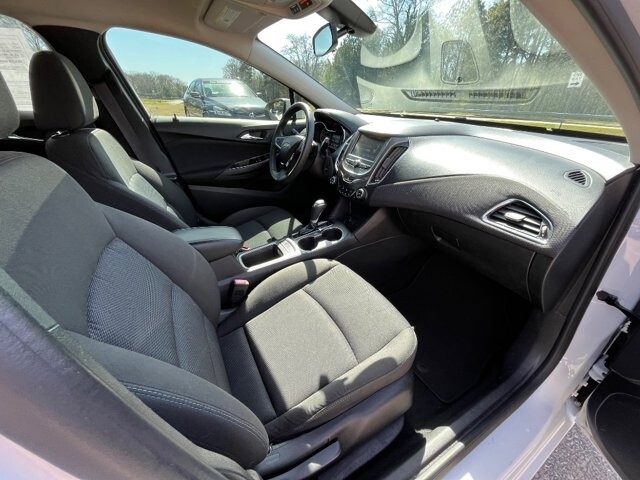 2016 Chevrolet Cruze in Flowery Branch, GA 30542 - 18116925 9