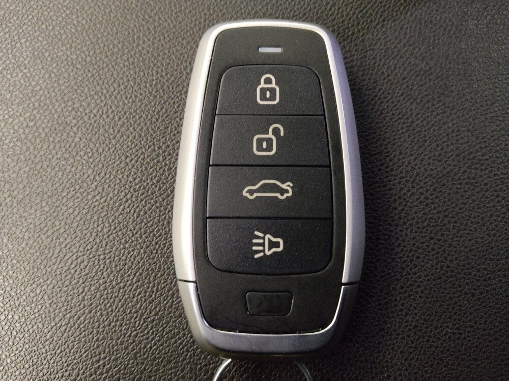 2019 Chevrolet Equinox in Lakewood, CO 80215 - 18117074 32