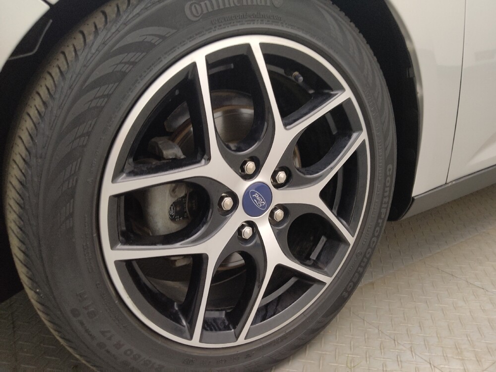 2017 Ford Focus in Lakewood, CO 80215 - 18117077 31