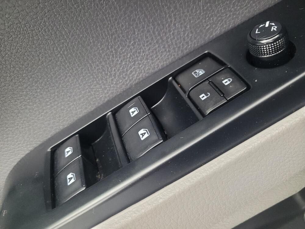 2020 Toyota Camry in Huntsville, AL 35816 - 18117080 27