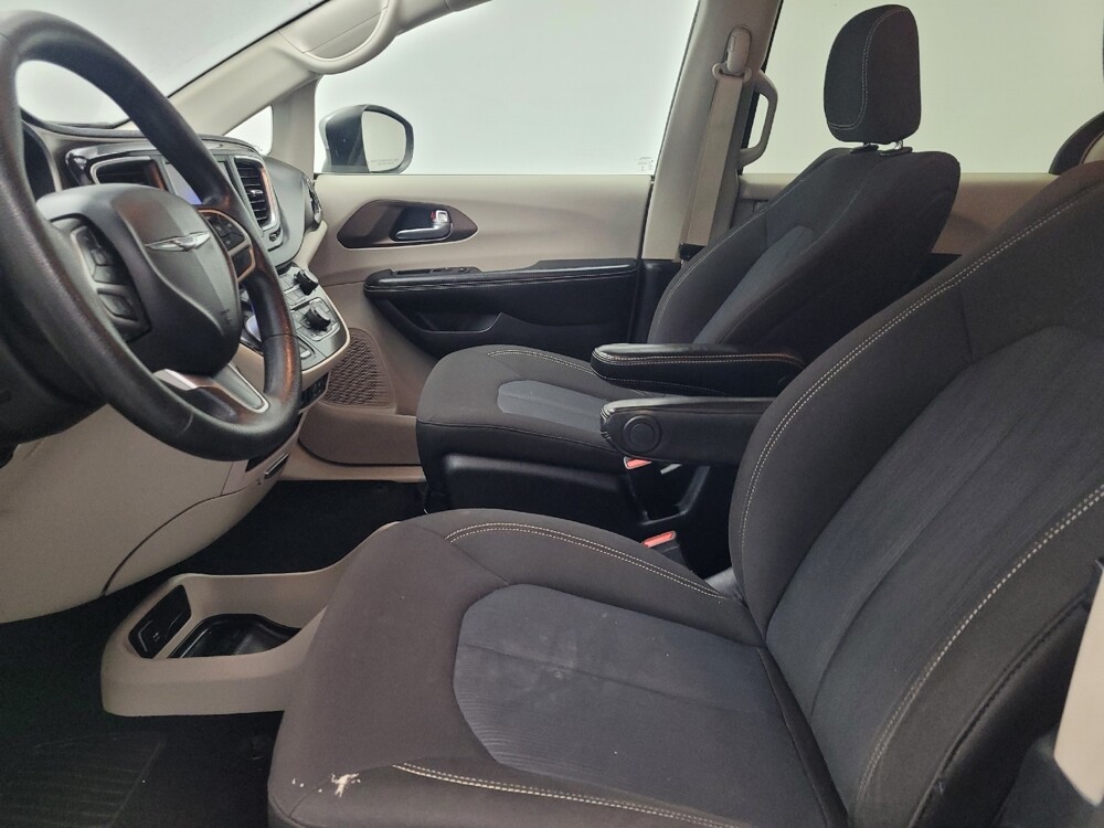 2020 Chrysler Voyager in Memphis, TN 38128 - 18117088 17