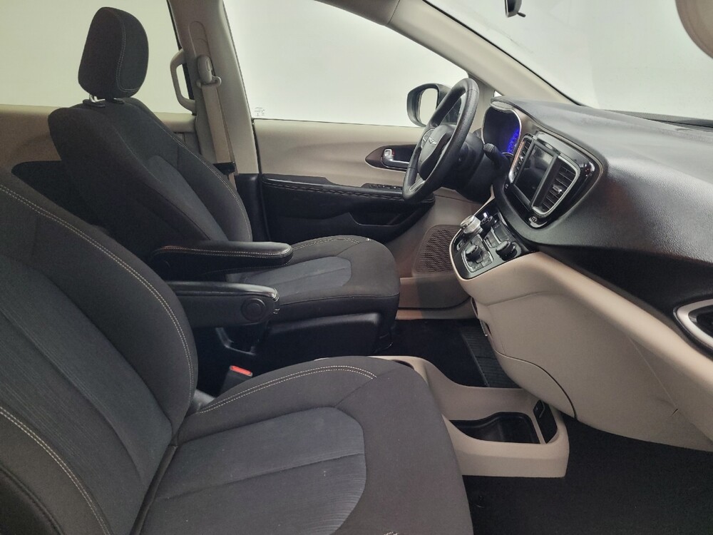 2020 Chrysler Voyager in Memphis, TN 38128 - 18117088 21