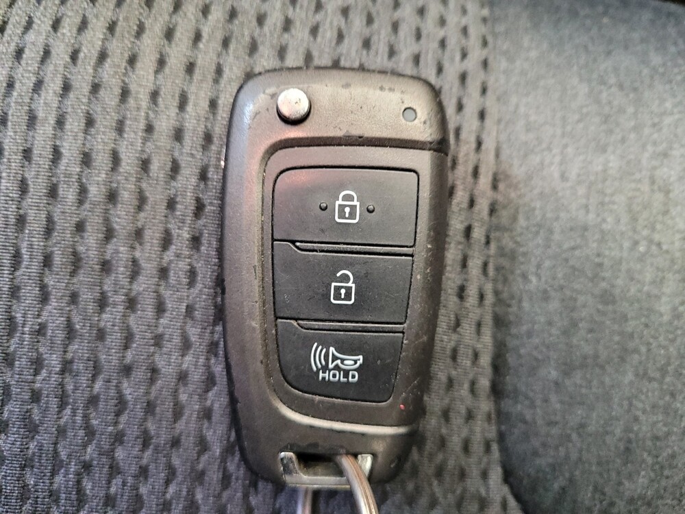 2020 Hyundai Santa Fe in Miamisburg, OH 45342 - 18117105 32