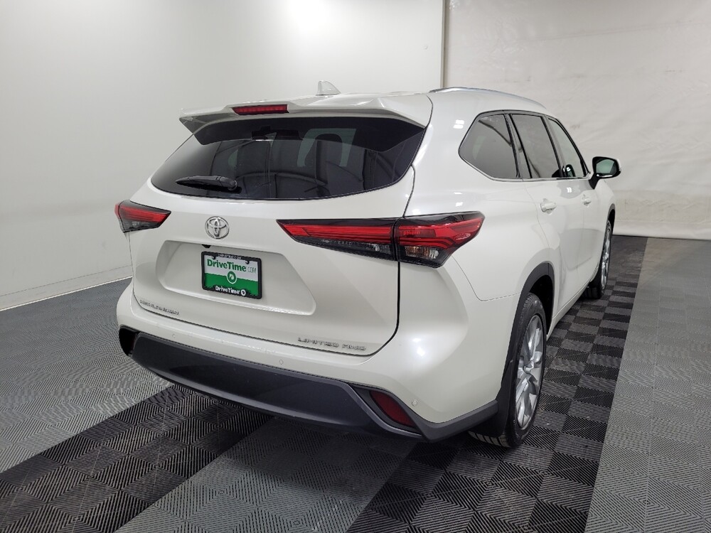 2020 Toyota Highlander in Allentown, PA 18103 - 18117129 9