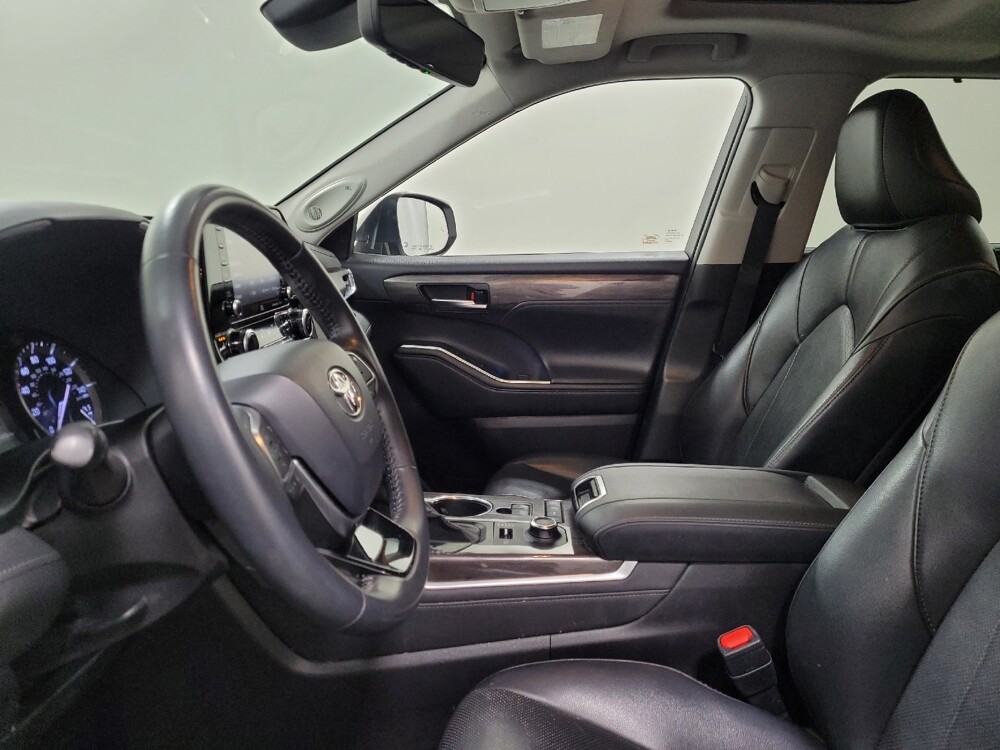 2020 Toyota Highlander in Allentown, PA 18103 - 18117129 17