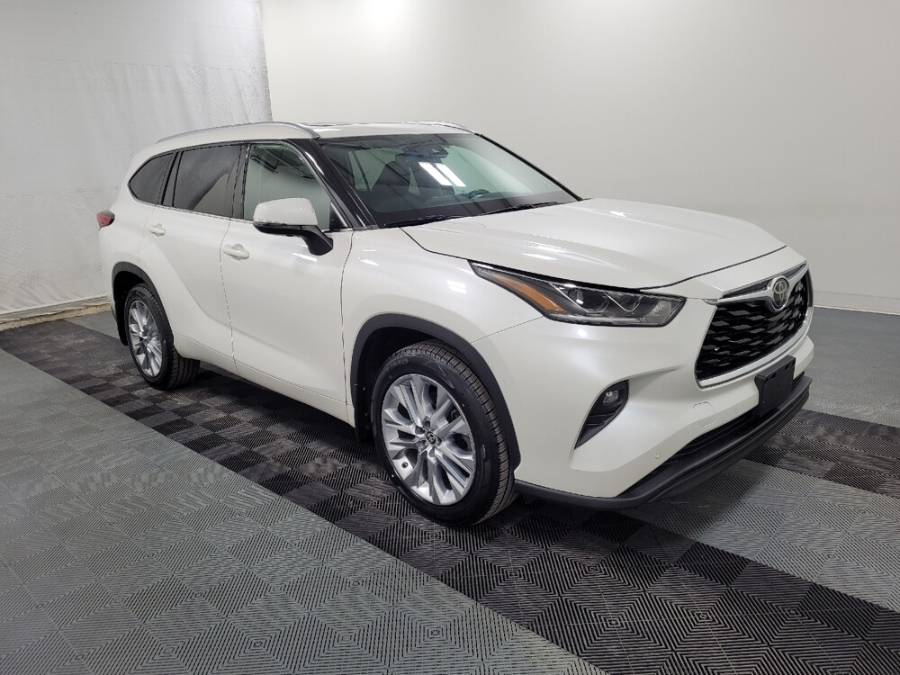 2020 Toyota Highlander in Allentown, PA 18103 - 18117129 11