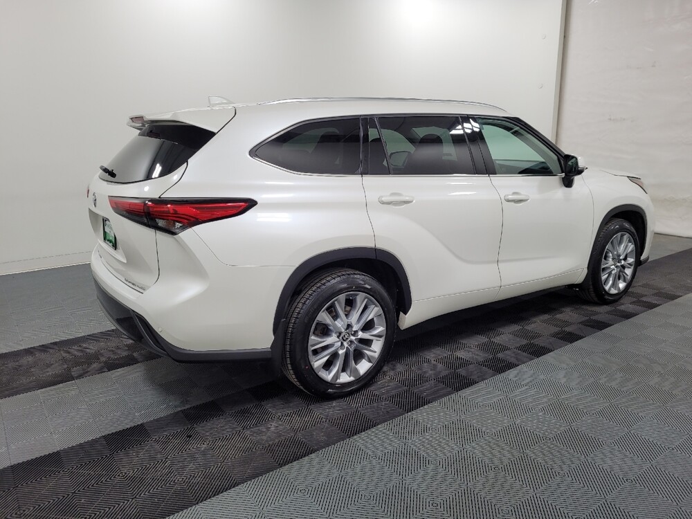 2020 Toyota Highlander in Allentown, PA 18103 - 18117129 10