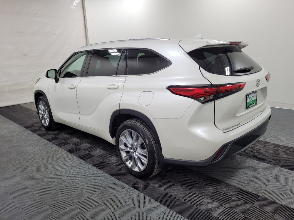 2020 Toyota Highlander in Allentown, PA 18103 - 18117129 3
