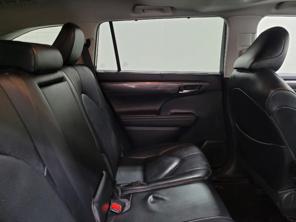 2020 Toyota Highlander in Allentown, PA 18103 - 18117129 19
