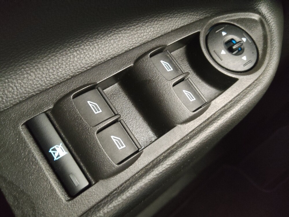 2018 Ford Escape in St. Louis, MO 63136 - 18117150 27