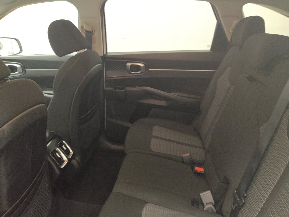 2021 Kia Sorento in Des Moines, IA 50310 - 18117158 18