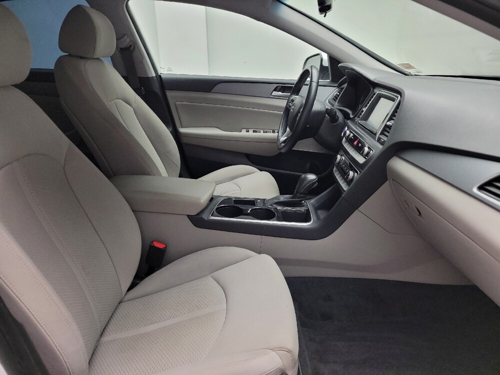 2018 Hyundai Sonata in Eastpointe, MI 48021 - 18117163 21