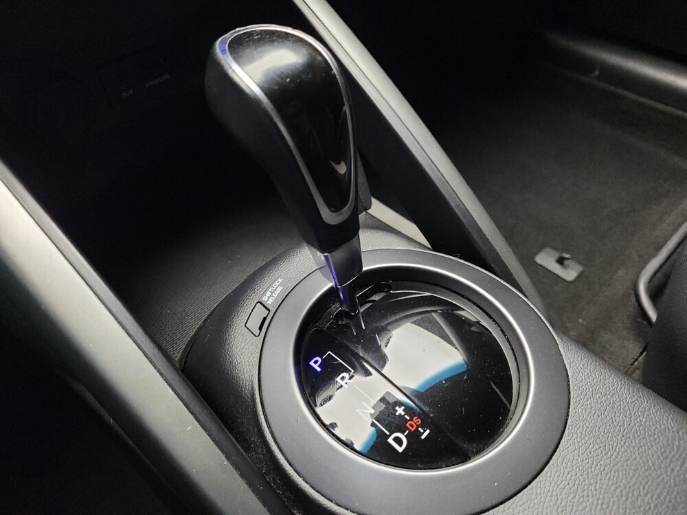 2015 Hyundai Veloster in Eastpointe, MI 48021 - 18117166 26