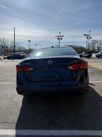 2020 Nissan Altima in Indianapolis, IN 46222-4002 - 18117170 6