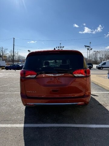 2018 Chrysler Pacifica in Indianapolis, IN 46222-4002 - 18117180 4