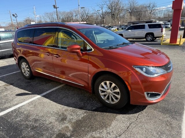2018 Chrysler Pacifica in Indianapolis, IN 46222-4002 - 18117180 3