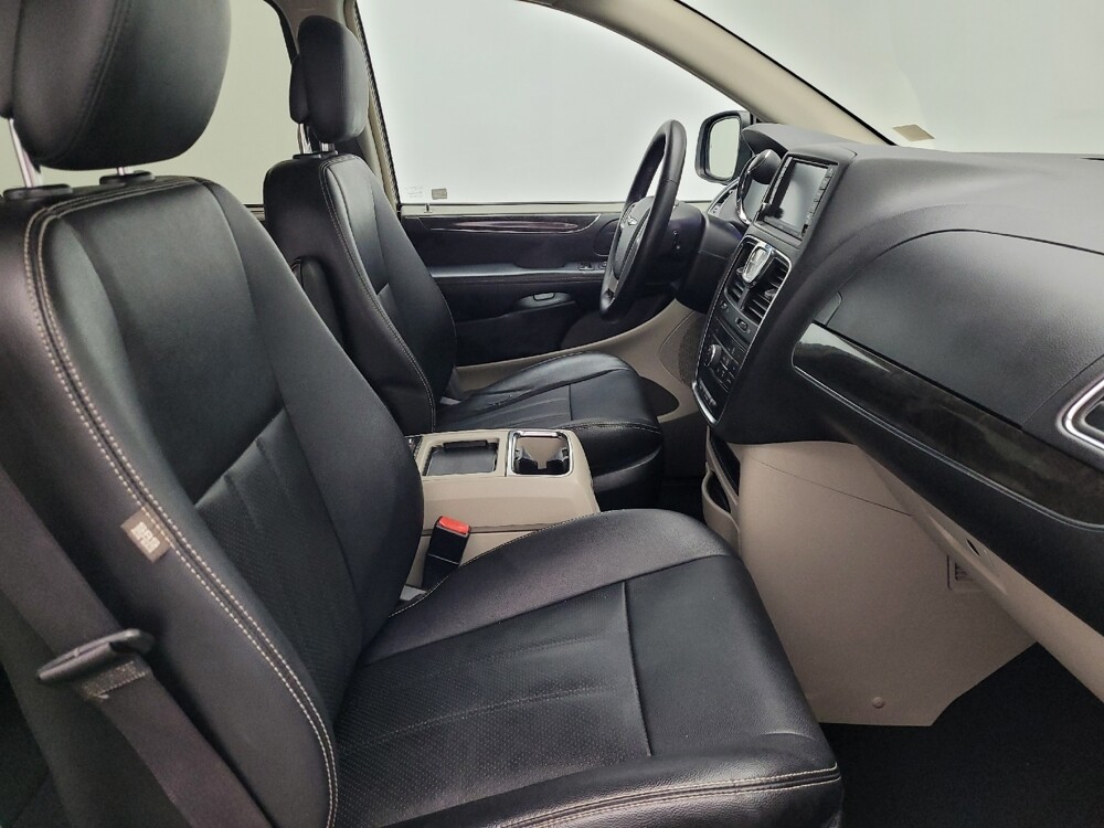 2016 Chrysler Town & Country in Jacksonville, FL 32210 - 18117187 21