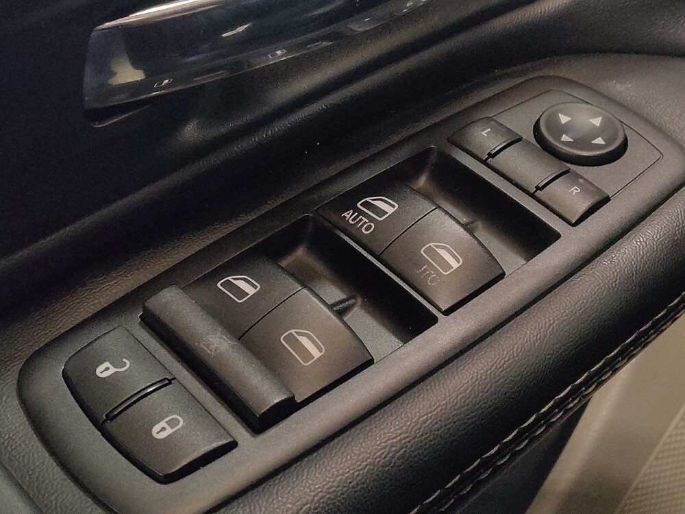 2016 Chrysler Town & Country in Jacksonville, FL 32210 - 18117187 27