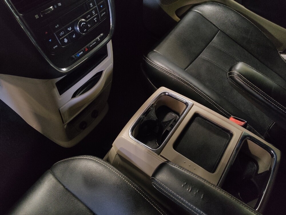 2016 Chrysler Town & Country in Jacksonville, FL 32210 - 18117187 26