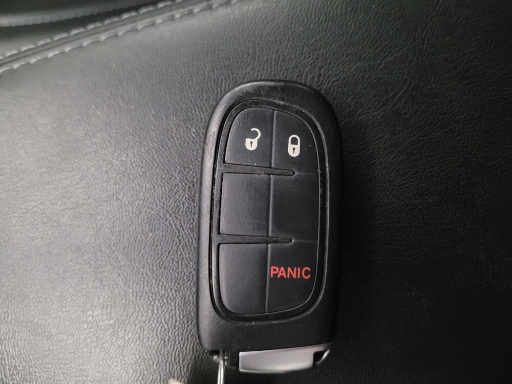 2019 Jeep Cherokee in Downey, CA 90241 - 18117193 32