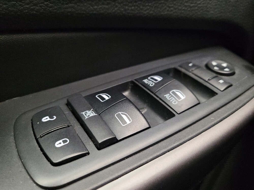 2019 Jeep Cherokee in Downey, CA 90241 - 18117193 27