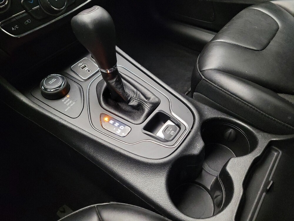 2019 Jeep Cherokee in Downey, CA 90241 - 18117193 26