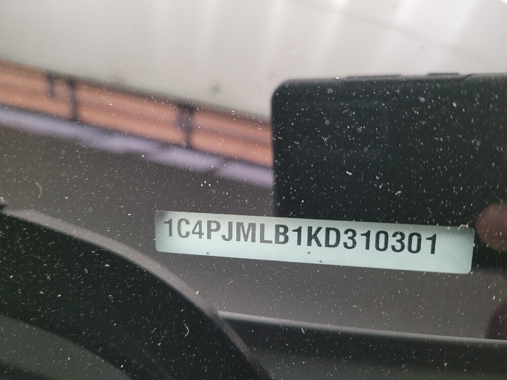 2019 Jeep Cherokee in Downey, CA 90241 - 18117193 33